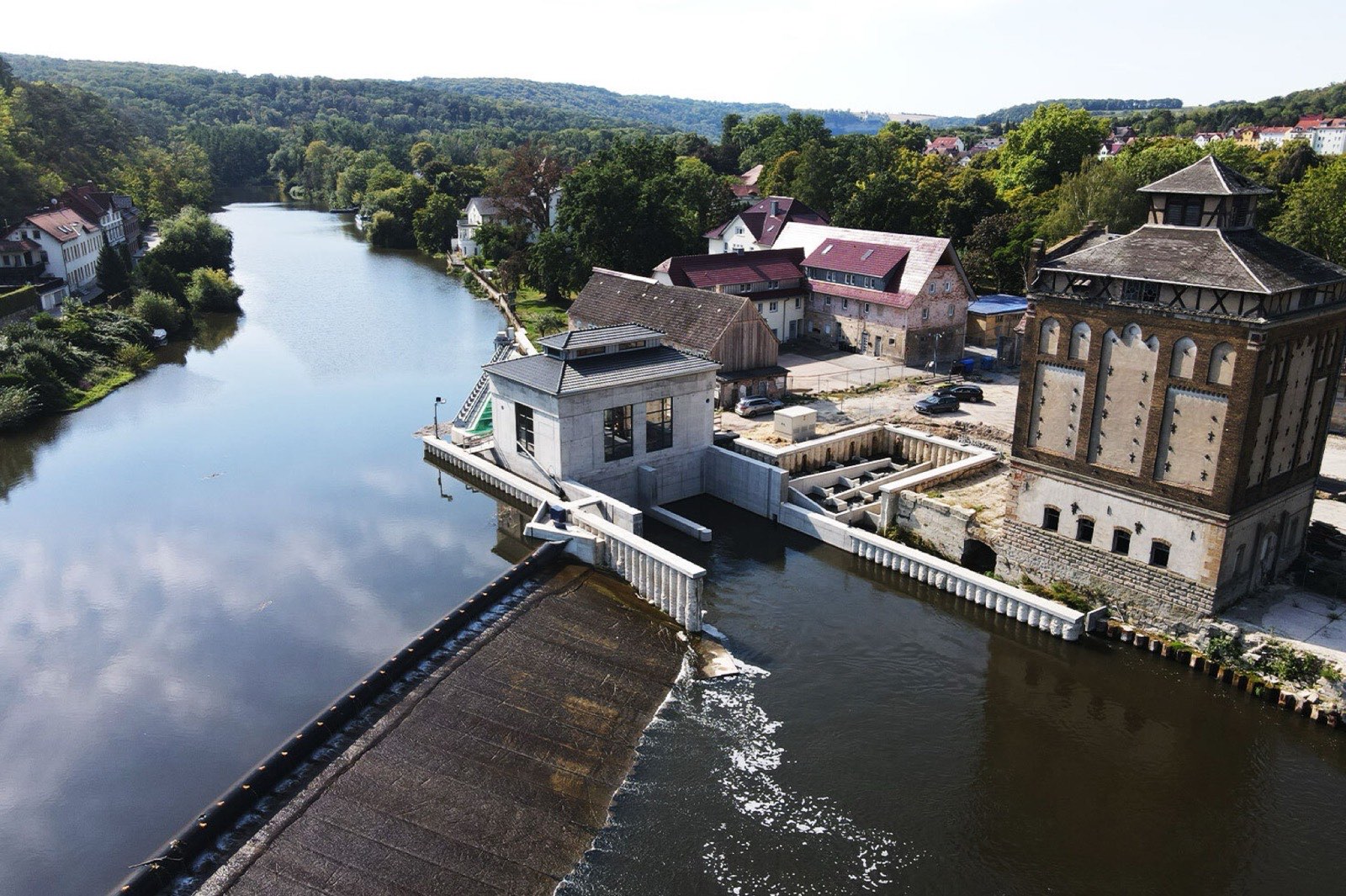 Umfeld des Laufwasserkraftwerks an der Saale